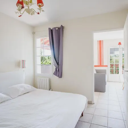 Aparthotel Les Collines Iduki
