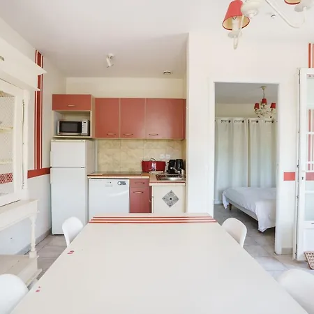 Aparthotel Les Collines Iduki