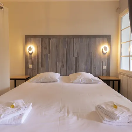 Les Collines Iduki מלון דירות 4*