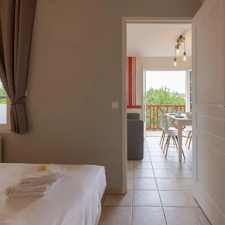 Les Collines Iduki Hotel apartamentowy La Bastide-Clairence