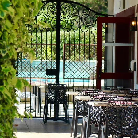 Les Collines Iduki Hotel apartamentowy La Bastide-Clairence