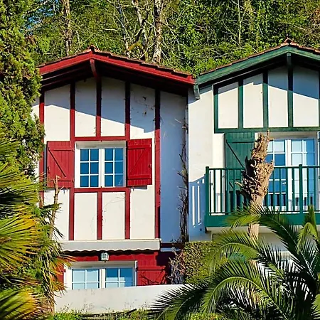 Les Collines Iduki Aparthotel 4*
