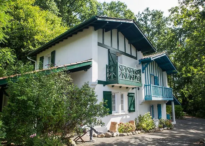 Aparthotel Les Collines Iduki 4*